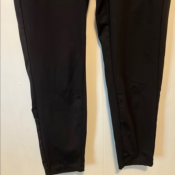 Yogalicious Black Sweatpants with Tapered Leg Design - Picture 4 of 7